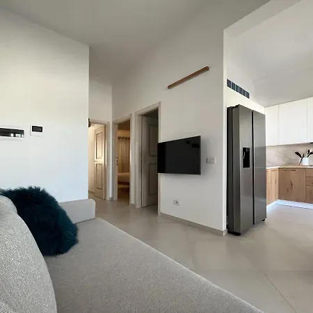 Luxury Sea View At Only 4-min Walk To