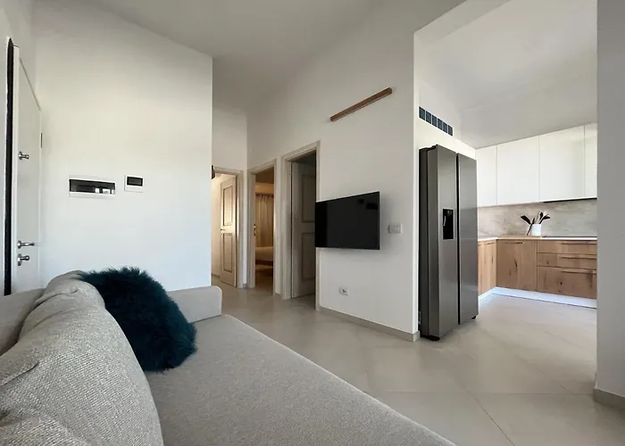 Luxury Sea View At Only 4-min Walk To