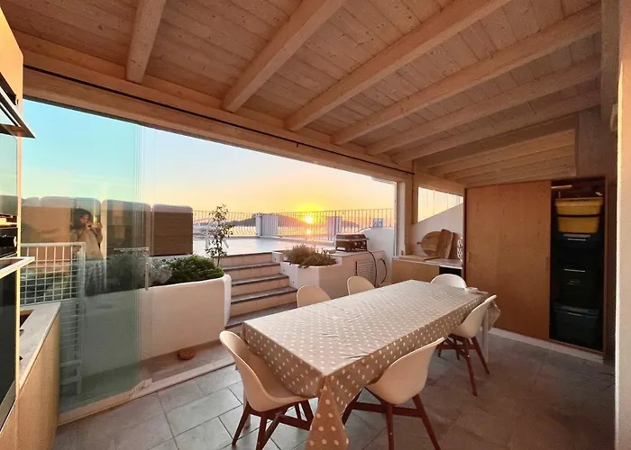 Luxury Sea View At Only 4-min Walk To