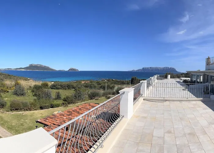 Hébergement de vacances Luxury Sea View At Only 4-min Walk To Marinella (Sardinia)