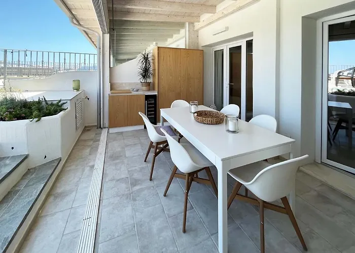 Hébergement de vacances Luxury Sea View At Only 4-min Walk To Marinella (Sardinia)