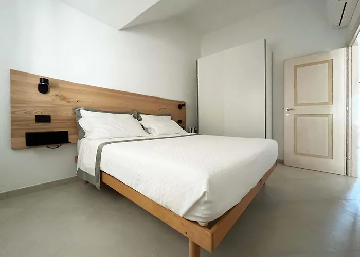 Hébergement de vacances Luxury Sea View At Only 4-min Walk To Marinella (Sardinia)