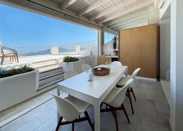 Сasa de vacaciones Luxury Sea View At Only 4-min Walk To